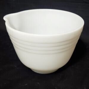 Vintage Pyrex Hamilton Beach Stand Mixer Model G Mixing Bowl Milk White 1Qt 6.5"